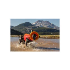 Ruffwear Hydro Plane Toy Campfire Orange For Dogs 5 Ruffwear Hydro Plane Toy Campfire Orange For Dogs -Cat And Dog Pet Supply Store RW Hydro Plane Campfire Orange Lifestyle